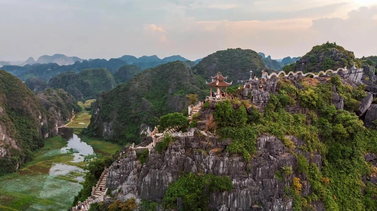 Day 3: Ninh Binh- Mua Cave Tam Coc (B, L)